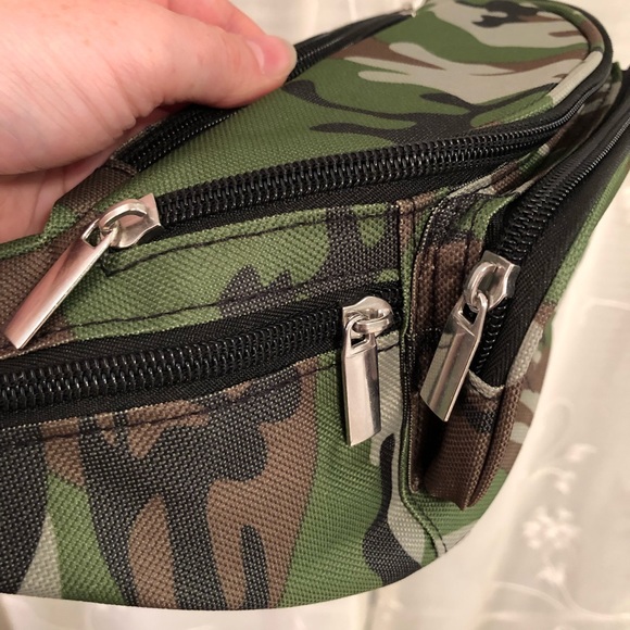 nwot camo fanny pack - Picture 4 of 5